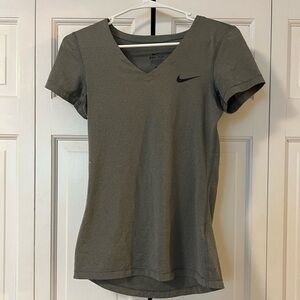 Nike Dry-Fit Athletic T-Shirt Size Small (Grey)
